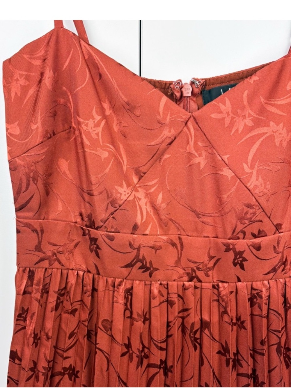 Lulu’s Regal Romance rust floral jacquard pleated satin midi dress. Size M. - Picture 3 of 7